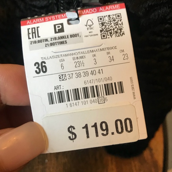 Gorgeous Zara boots. So soft and w a wavy look - Picture 5 of 8